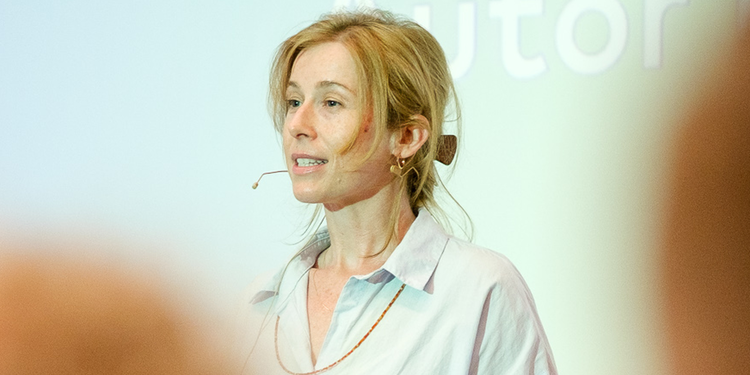 Moderatorin Christine Coester